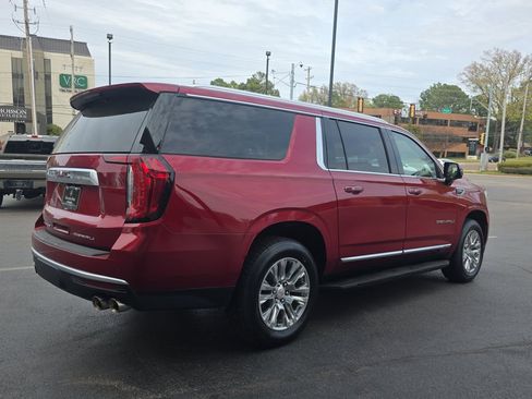 Used 2022 GMC Yukon XL Denali AWD/4WD image 5