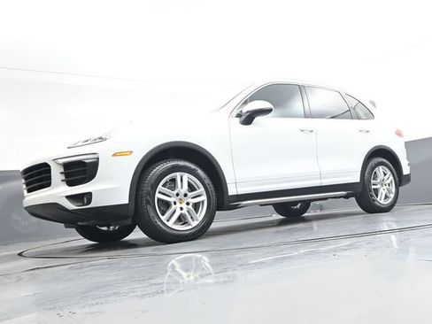 Used 2017 Porsche Cayenne Platinum Edition AWD/4WD image 35