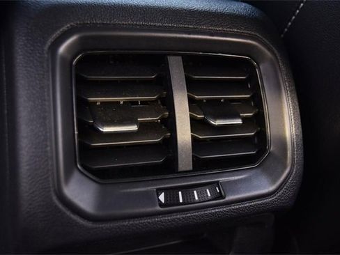 Certified 2023 Volkswagen Taos SE w/ Panoramic Sunroof Package image 22