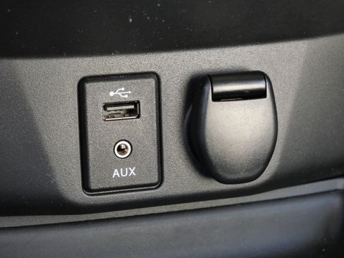 Used 2015 Nissan Rogue S image 27