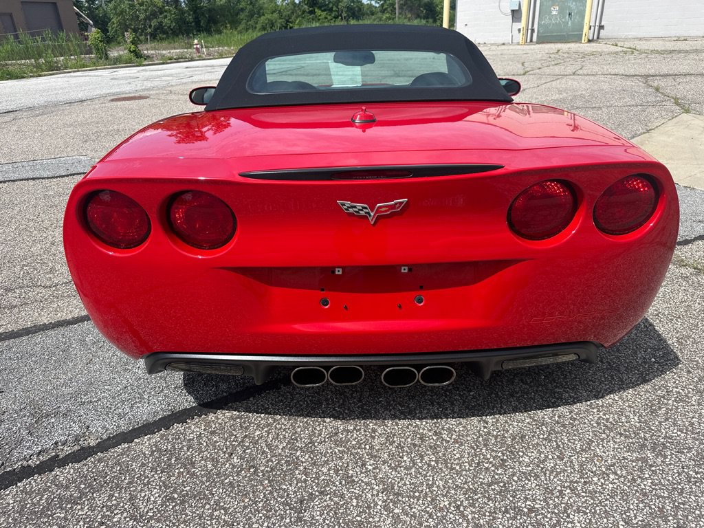 Used 2005 Chevrolet Corvette Convertible w/ Preferred Equipment Group RWD image 9