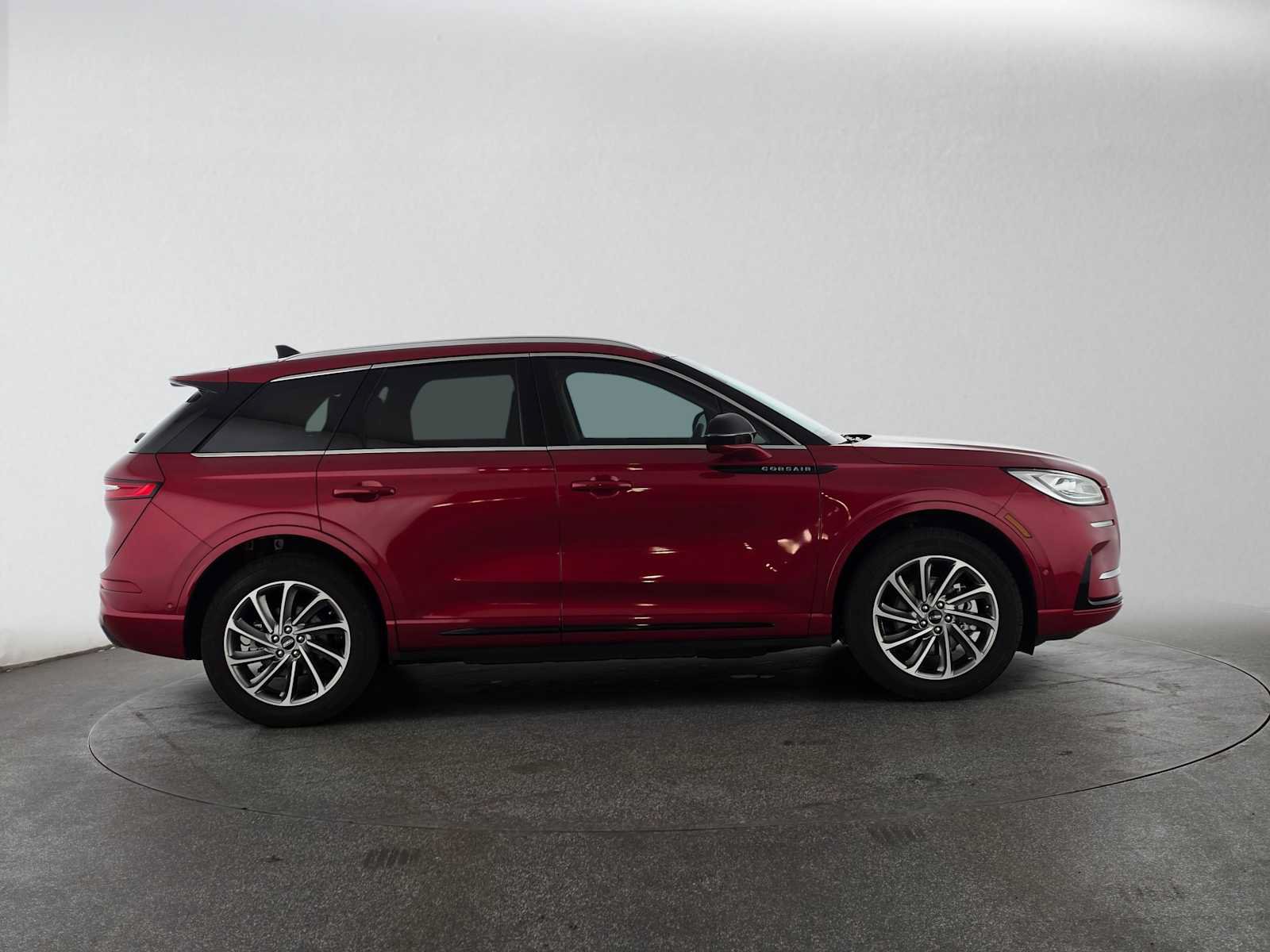 Used 2024 Lincoln Corsair Grand Touring w/ Equipment Group 302A AWD/4WD image 2