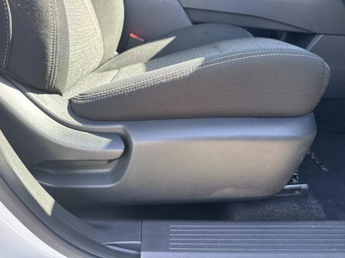 Used 2023 Nissan Rogue SV FWD image 13