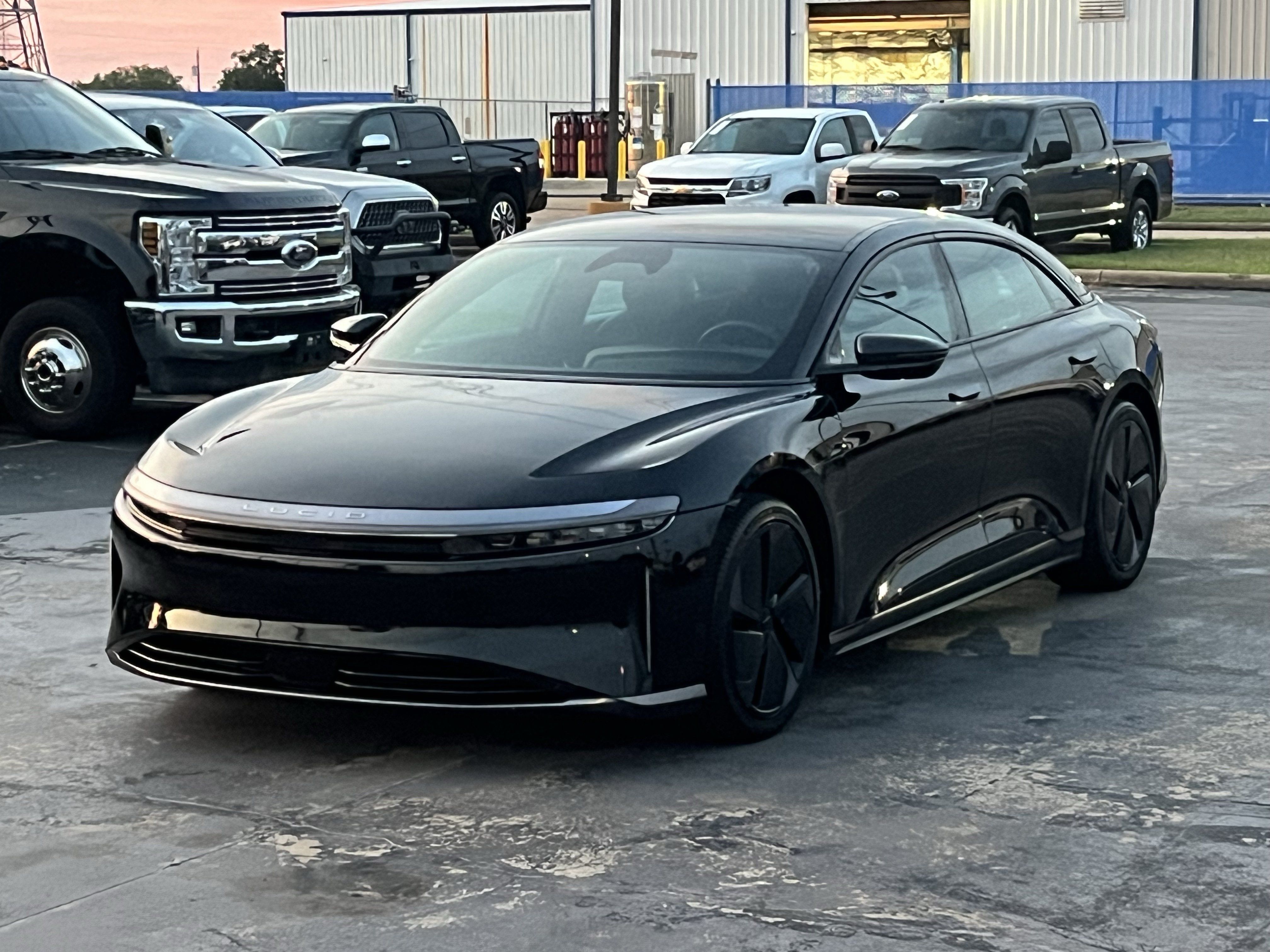 Used 2024 Lucid Air Pure RWD image 3