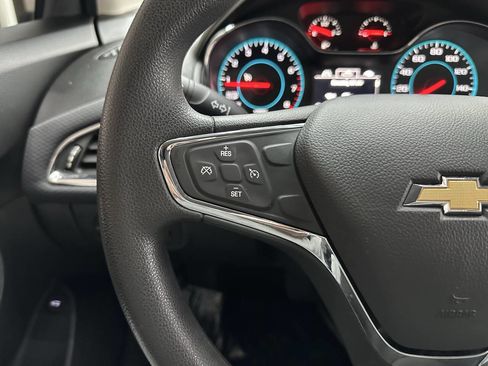 Used 2018 Chevrolet Cruze LT w/ Convenience Package image 21