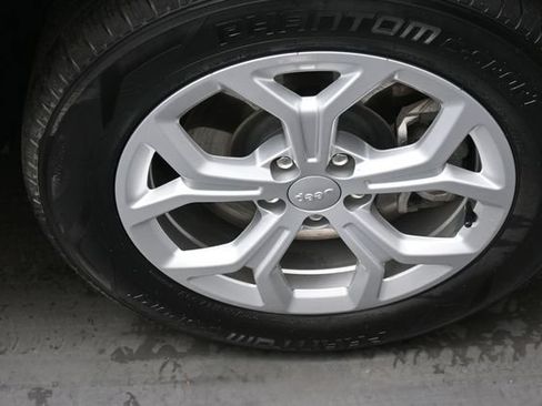 Used 2024 Jeep Compass Latitude AWD/4WD image 35