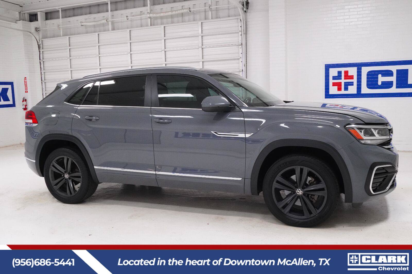 Used 2021 Volkswagen Atlas Cross Sport SE w/ Panoramic Sunroof Package FWD image 4