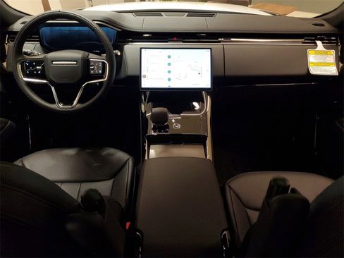 New 2025 Land Rover Range Rover Sport SE image 24