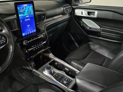 Used 2023 Ford Explorer Platinum w/ Technology Package image 26