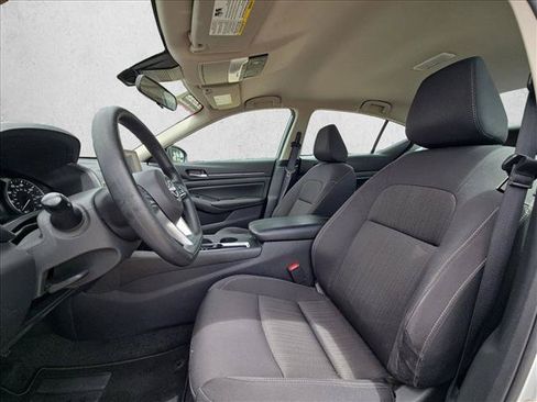 Used 2025 Nissan Altima 2.5 SV FWD image 14