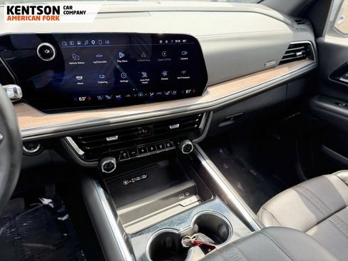 Used 2025 Chevrolet Suburban High Country AWD/4WD image 21