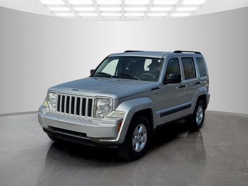 Used 2010 Jeep Liberty Sport w/ Popular Equipment Group AWD/4WD image 3