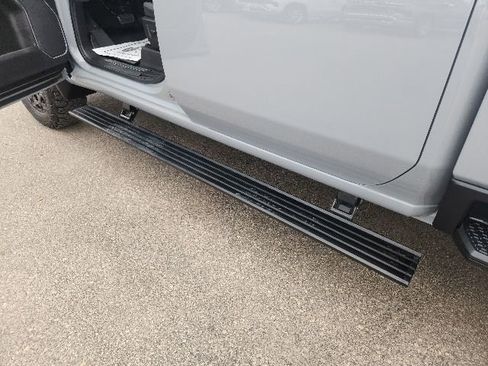 Used 2024 Chevrolet Silverado 2500 LTZ w/ LTZ Plus Package AWD/4WD image 12