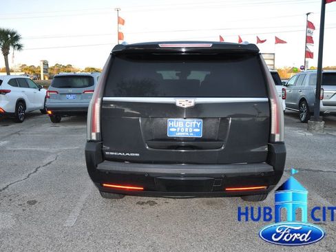 Used 2016 Cadillac Escalade Premium image 4
