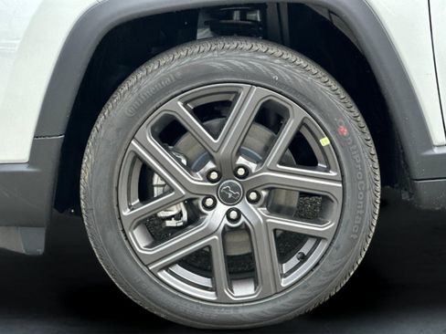 New 2026 Jeep Compass Latitude image 24