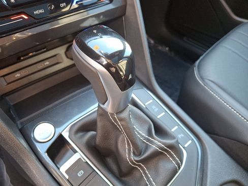 Used 2024 Volkswagen Tiguan SE R-Line image 15