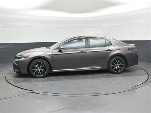 Used 2024 Toyota Camry SE image 7