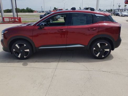 New 2026 Nissan Kicks SR w/ Cold Weather Package AWD/4WD image 5