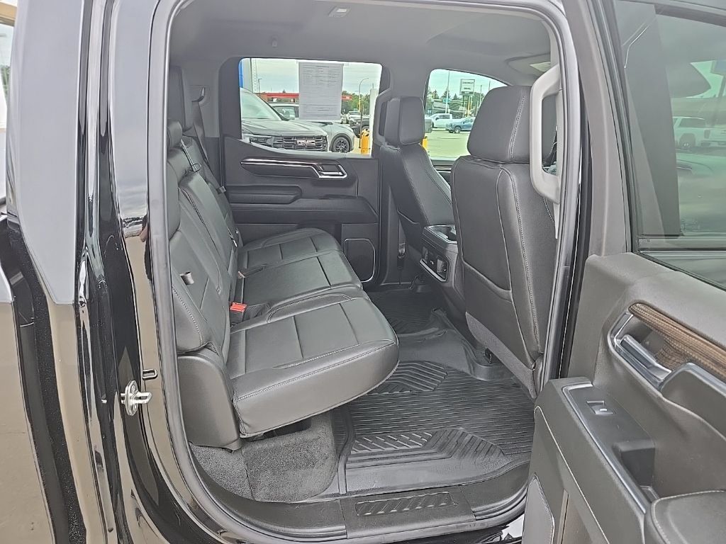 Used 2024 Chevrolet Silverado 1500 LT Trail Boss w/ Convenience Package II AWD/4WD image 12