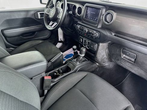 Used 2019 Jeep Wrangler Unlimited Sahara AWD/4WD image 35