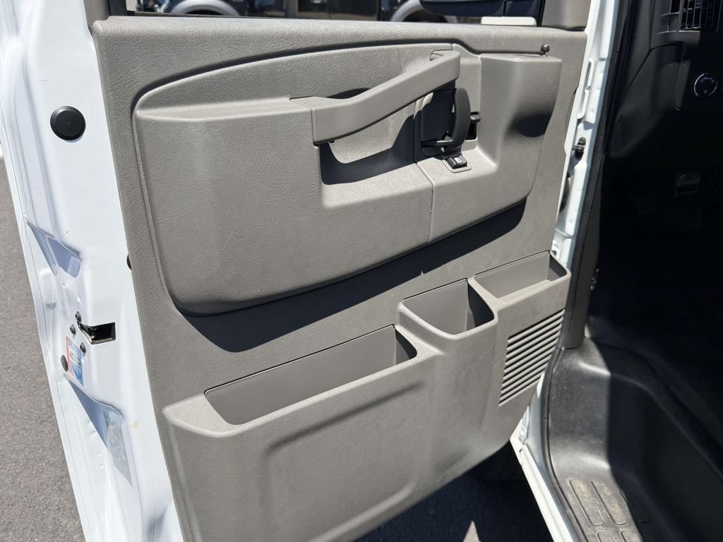 Used 2025 GMC Savana 2500 w/ Driver Convenience Package RWD image 21