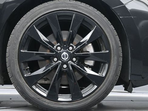 Used 2021 Nissan Maxima SR w/ Sport Mat Group image 9