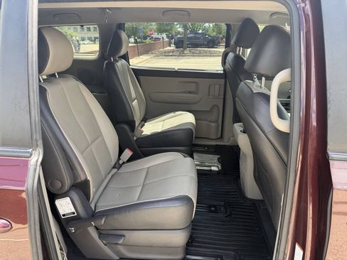 Used 2017 Kia Sedona LX w/ LX Essentials Premium Package FWD image 22