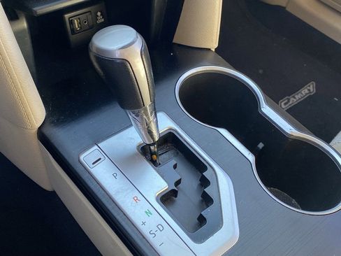 Used 2012 Toyota Camry LE image 10