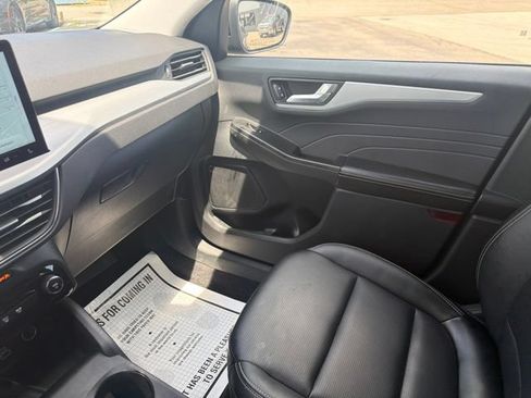 Used 2025 Ford Escape Platinum AWD/4WD image 27