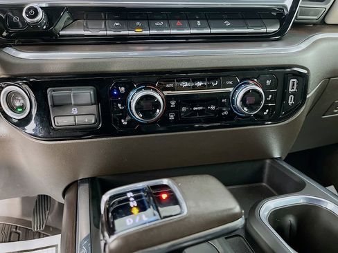 Used 2022 GMC Sierra 1500 SLT w/ SLT Premium Package AWD/4WD image 22