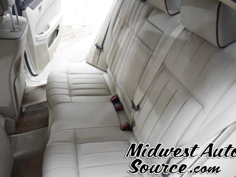 Used 2016 Mercedes-Benz E 400 4MATIC Sedan image 25
