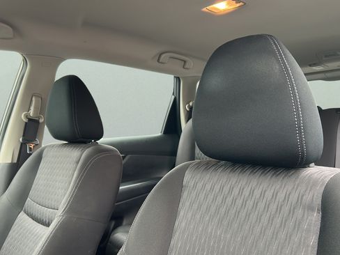 Used 2020 Nissan Rogue S FWD image 15