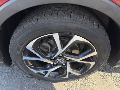 Used 2018 Toyota C-HR XLE image 27
