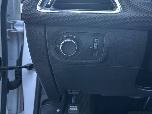 Used 2016 Chevrolet Cruze LT FWD image 12