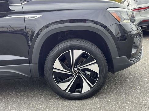 Used 2024 Volkswagen Taos SE image 6