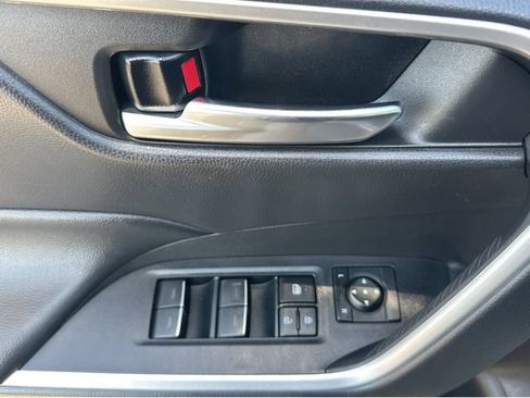 Used 2022 Toyota RAV4 XLE w/ Convenience Package AWD/4WD image 11
