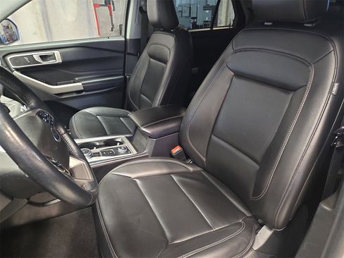 Used 2023 Ford Explorer XLT w/ Equipment Group 202A image 15