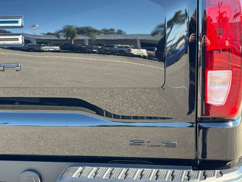 New 2026 GMC Sierra 1500 SLE w/ LPO, Black Badging Package image 33