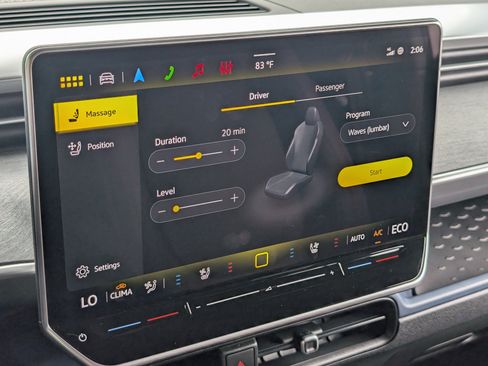 Used 2025 Volkswagen ID. Buzz Pro S RWD image 31