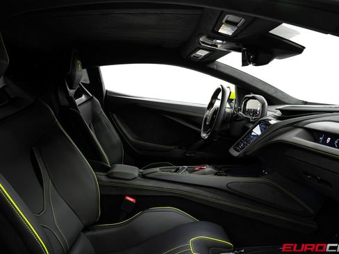 Used 2025 Lamborghini Revuelto AWD/4WD image 42