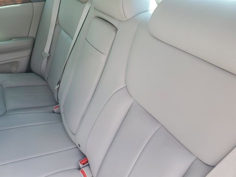 Used 2006 Cadillac DTS w/ Trunk Convenience Package image 27