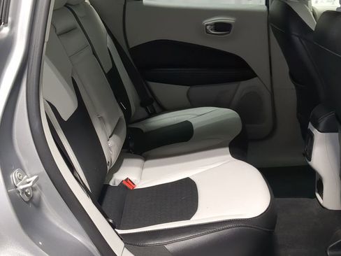 Used 2019 Jeep Compass Latitude image 32