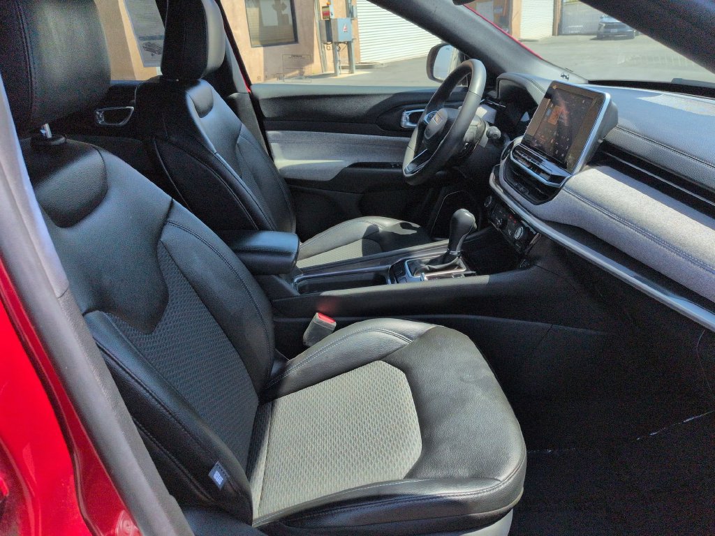 Used 2025 Jeep Compass Latitude w/ Sun & Sound Group AWD/4WD image 30