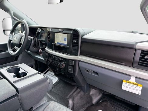 New 2026 Ford F550 4x4 Crew Cab Super Duty w/ XLT Value Package image 17