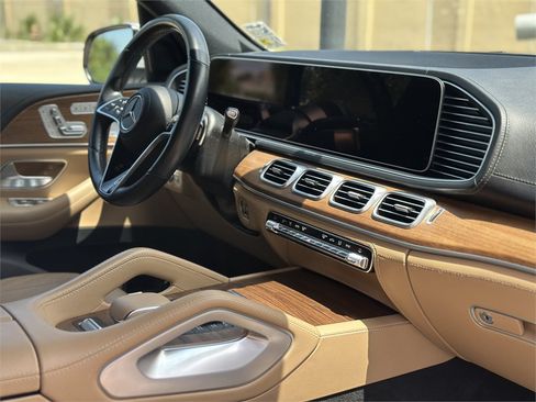 Used 2024 Mercedes-Benz GLS 450 4MATIC image 2