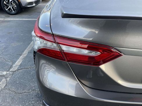 Used 2018 Toyota Camry XSE image 17