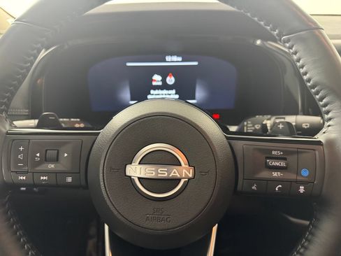 Used 2024 Nissan Pathfinder Platinum FWD image 12