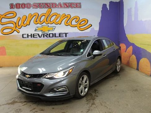Used 2018 Chevrolet Cruze Premier FWD image 2