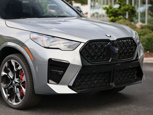 New 2026 BMW X2 xDrive28i w/ Technology Package AWD/4WD image 2