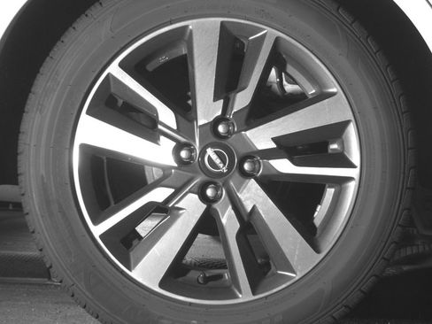 Used 2025 Nissan Versa SV image 15